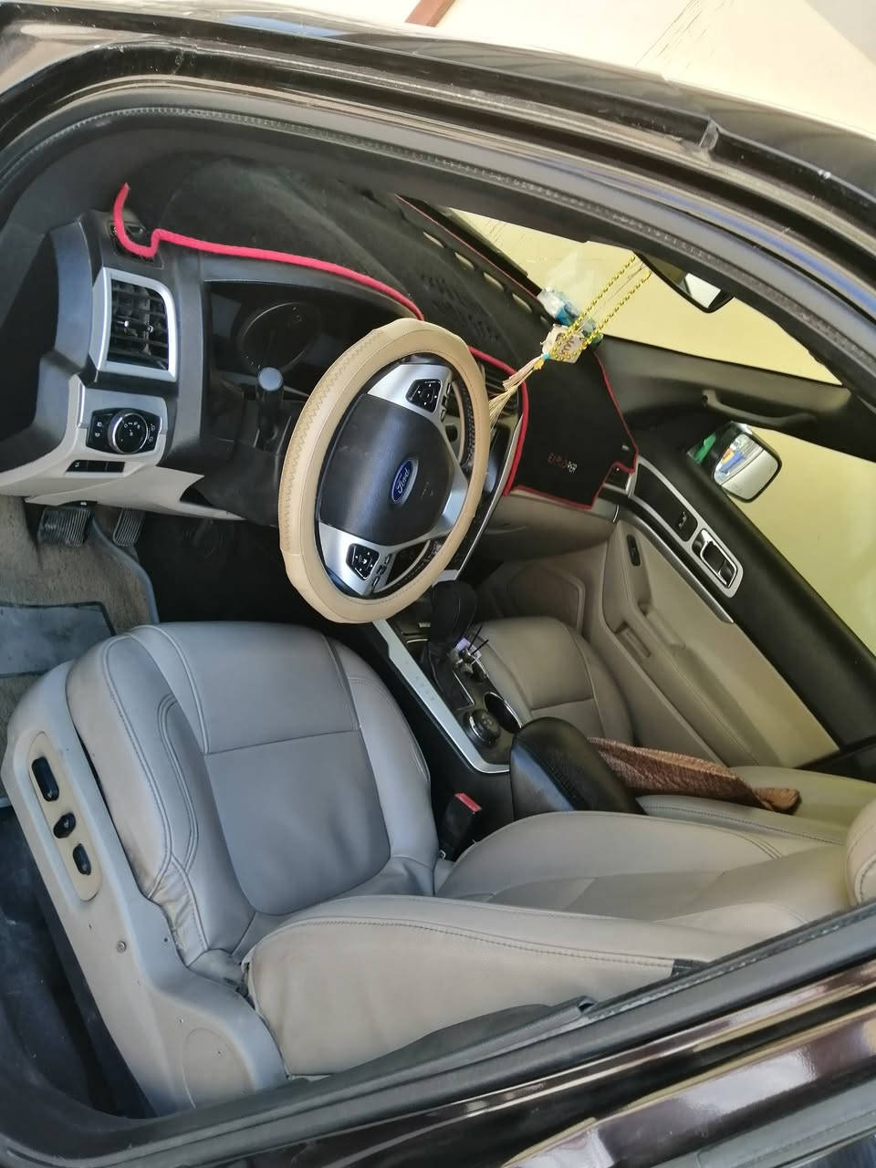 اخوان عندي فورد اكسبلور موديل 13 جديده قطعتين صبغ باب وجاملغ امامي فور ويل شاشه فول مواصفات عدا البصمه رقم بغداد اريد اراوس بسياره اربعه سلندر أعلى موديل العنده يتصل ت ***********
