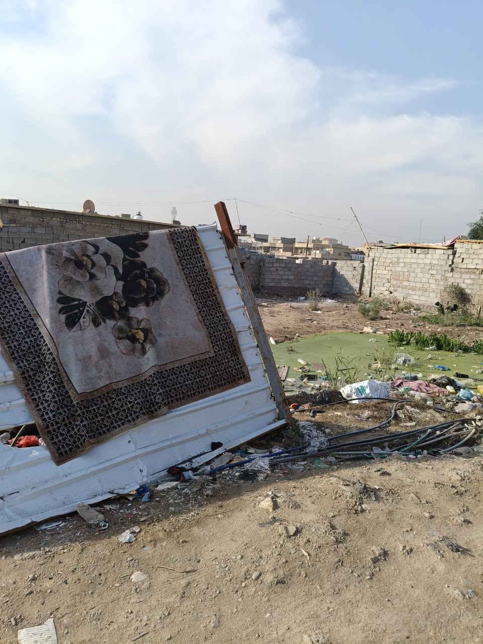 السلام عليكم للبيع القطعه ماء خطين ومجاري وتبليط و كهرباء وهواي تفاصيل بعد للاستفسار هاذ رقمي *********** بغداد الحسينيه مدخل شارع الحمل والحشد رقم 1
