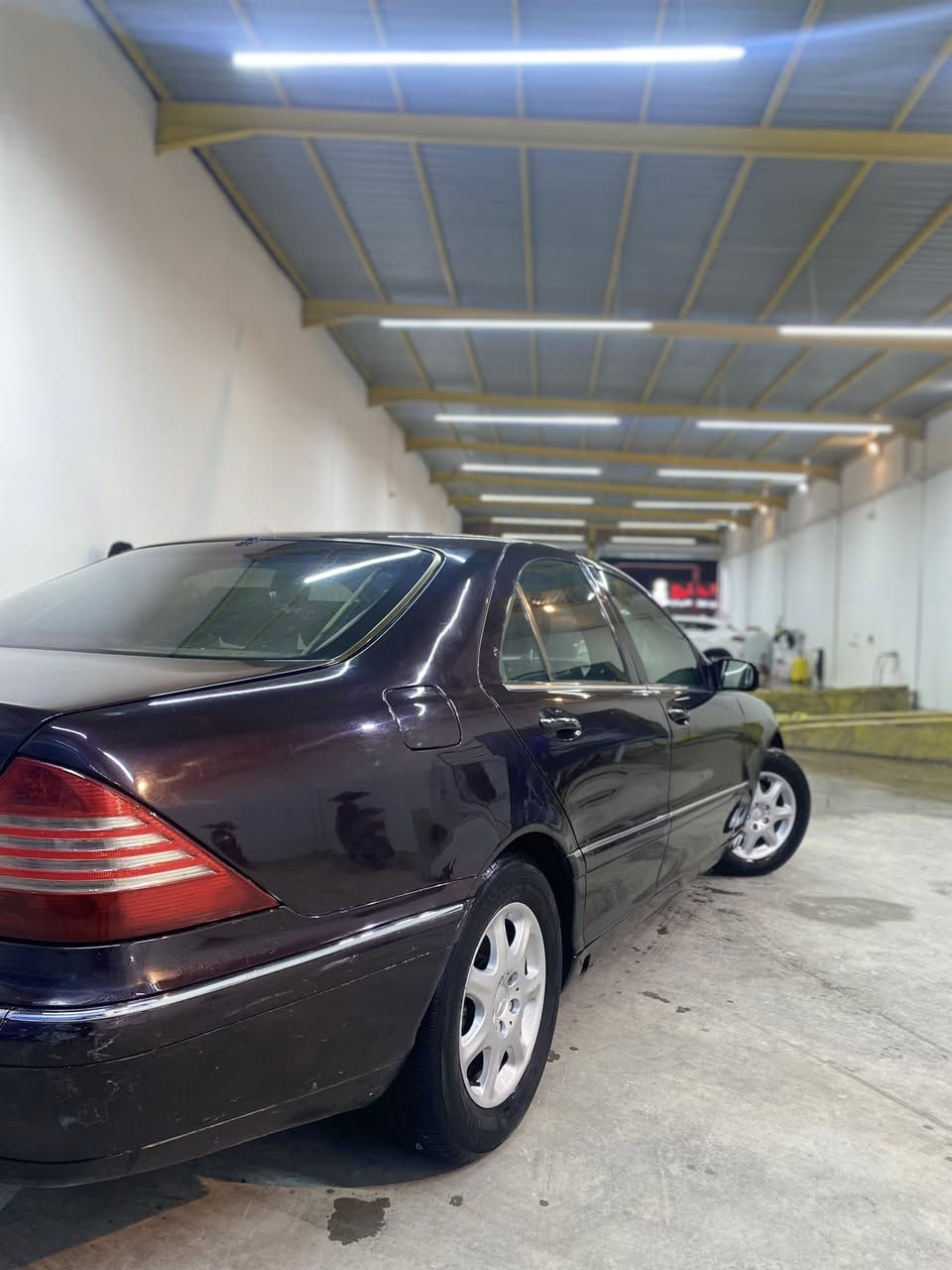 السلام عليكم 

مارسدس غواصه موديل 1999 للبيع او المراوس بدب نضيفه محور 

رقم بغداد بسمي

مواصفات 

كشنات كهرباء 

تبريد قطعتين

تحكمات ستيرن

حساسات خلفيه

فول تحكمات السياره

باقي مواصفات معروفه

غرفه جديده شادلها كامله من بغداد 

مكينه جديده شادينها 
الكير بي مشكله كونترول او كهربائيات ما اعرف ينزل من سعر السياره 

تبريد ثلج 

حداديه امامي خلفي جديده

السياره جاهزه 

مكان السياره كربلاء كنطرة السلام

السعر 88 وبيها مجال للشراي 

رقم الهاتف
***********
اخوان مكلف بالنشر الي يريد يستفسر اكثر على السياره يخابر صاحب السياره وبي خير ويدلل
