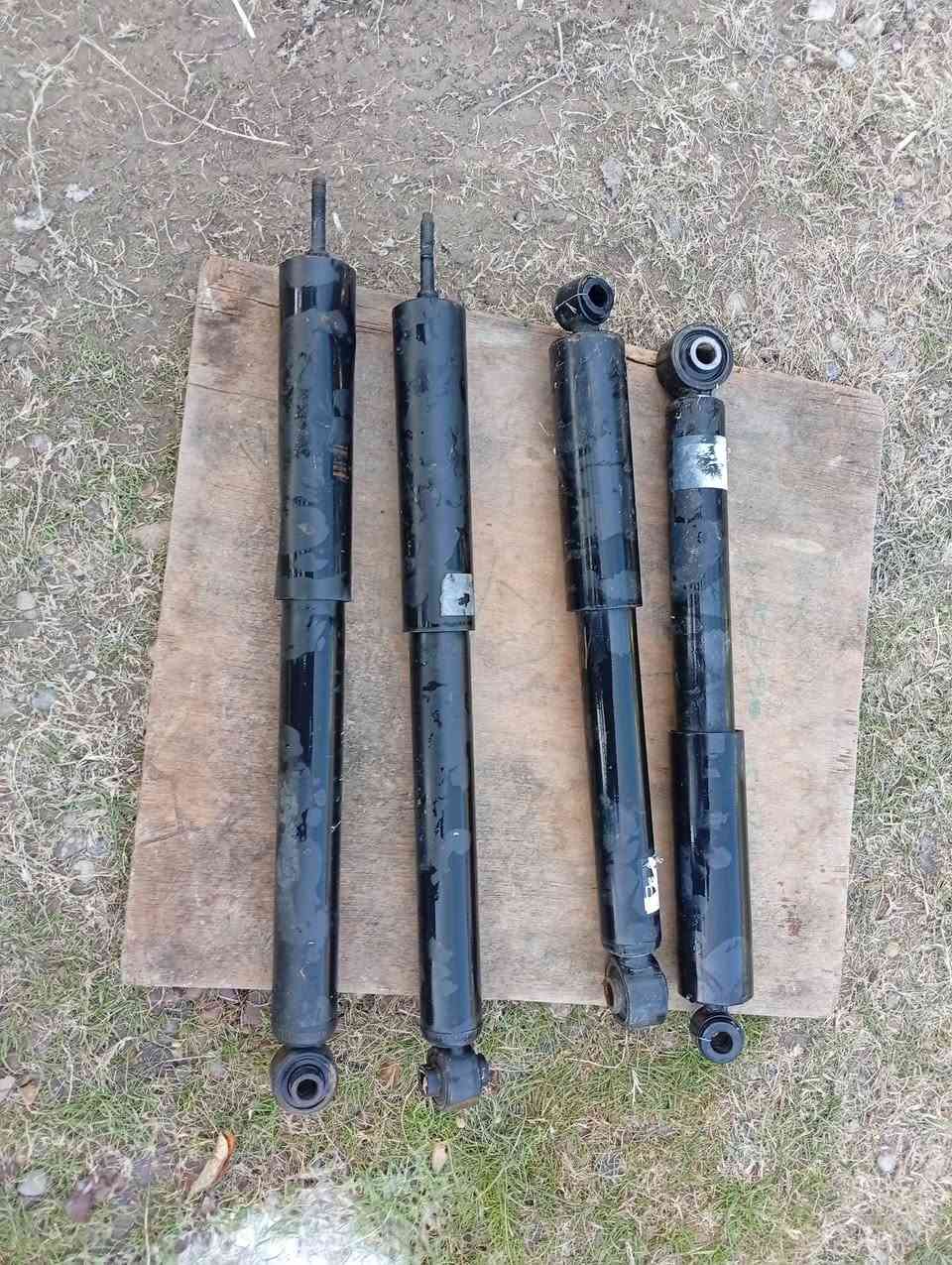 سلام عليكم دبلات نيسان عالي امامي وخلفي مال حاويه اصلي للبيع السعر اربعتهن  75 راديتر سعرها 40 مكاني بابل محاؤيل رقم الهاتف ***********
