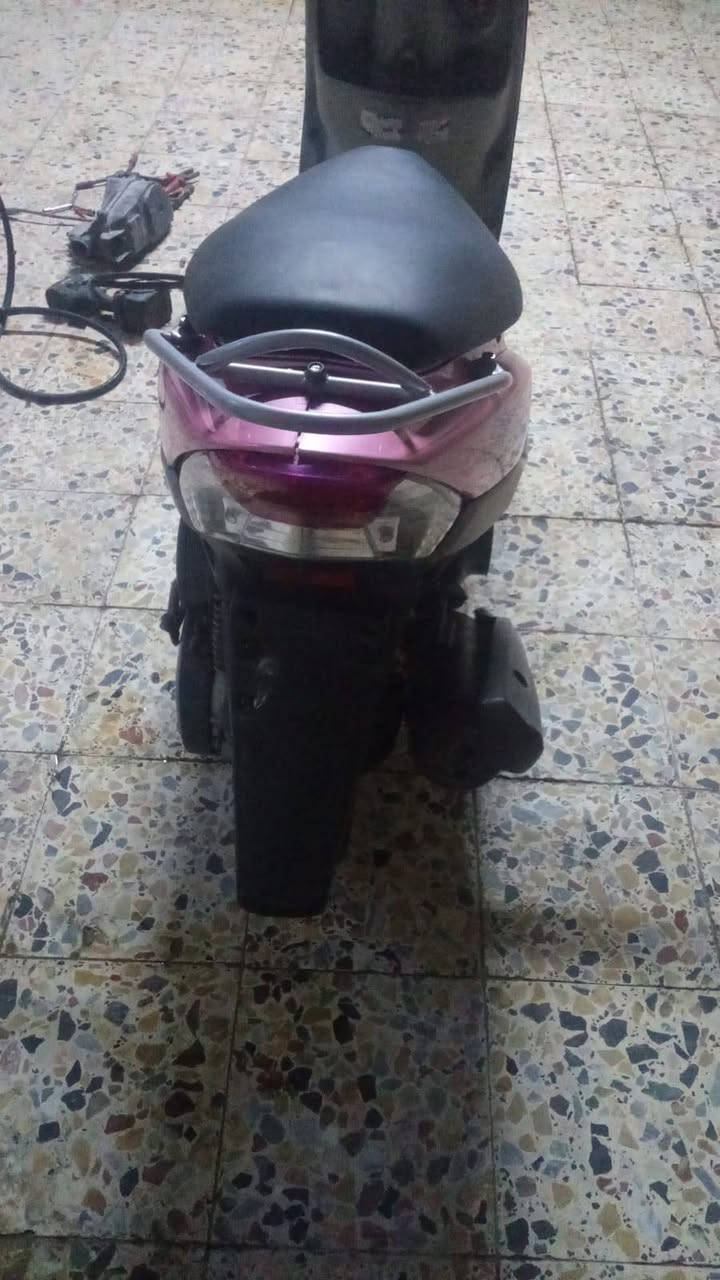 سلام عليكم دراجه ماكس أخو الجديد دراجه جيب فيتر وتجي تفحص المكينه ما مفتوحه دراجه جديده كلش السعر 650 وبيه مجال بسيط المكان البلديات الستفسار عله هاذ الرقم +964 772 538 7222
