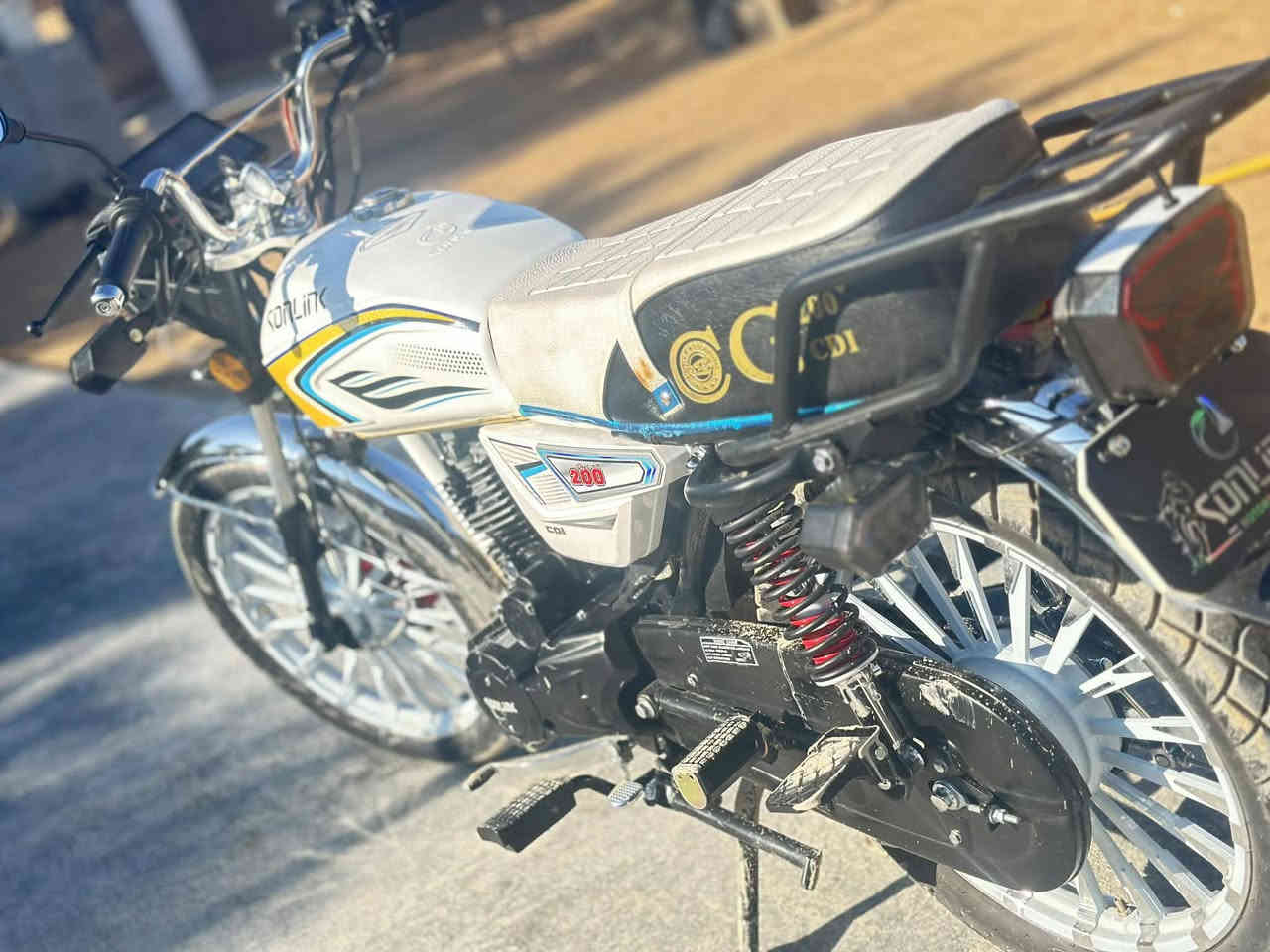 دراجه للبيع موديل 25 محرك 200 جواكيج دراجه بعدها جديده ونضافه واضحه للبيع او مراوس. مكان الدراجه القائم حصيبه تواصل وتساب تصال مازنجرر
***********
