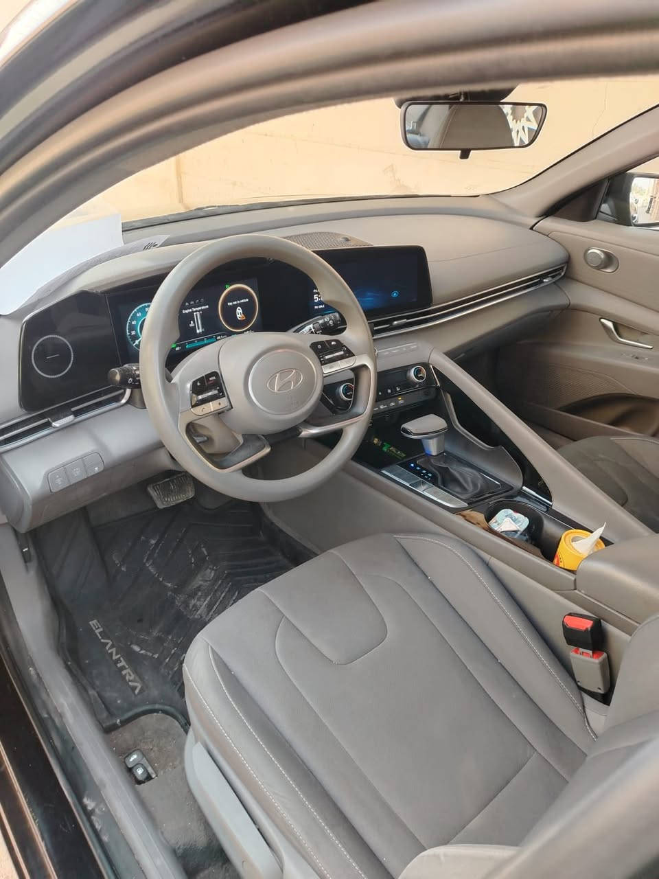 النترا وارد امريكي موديل 2024 هايبرد 
ماشية ٢٧ الف ميل 
مواصفات 
بصمة ابواب +تشغيل +صندوك 
داخل فاتح 
شاشة كبيرة 
دشبول دجتل 
رادار ٣٦٠ درجة 
كامرة دوارة 
حادثها جاملغ خلفي ايمن مع باب خلفي ايمن صبغتهن و موضح صور الحادث بالمنشور. 
*بيها طلع من امريكا اربع قطع صبغ جاملغات اماميه و بنيد و باب السائق 
السعر ١٤٧$ 
*********** 
مكان السيارة بابل-المسيب
