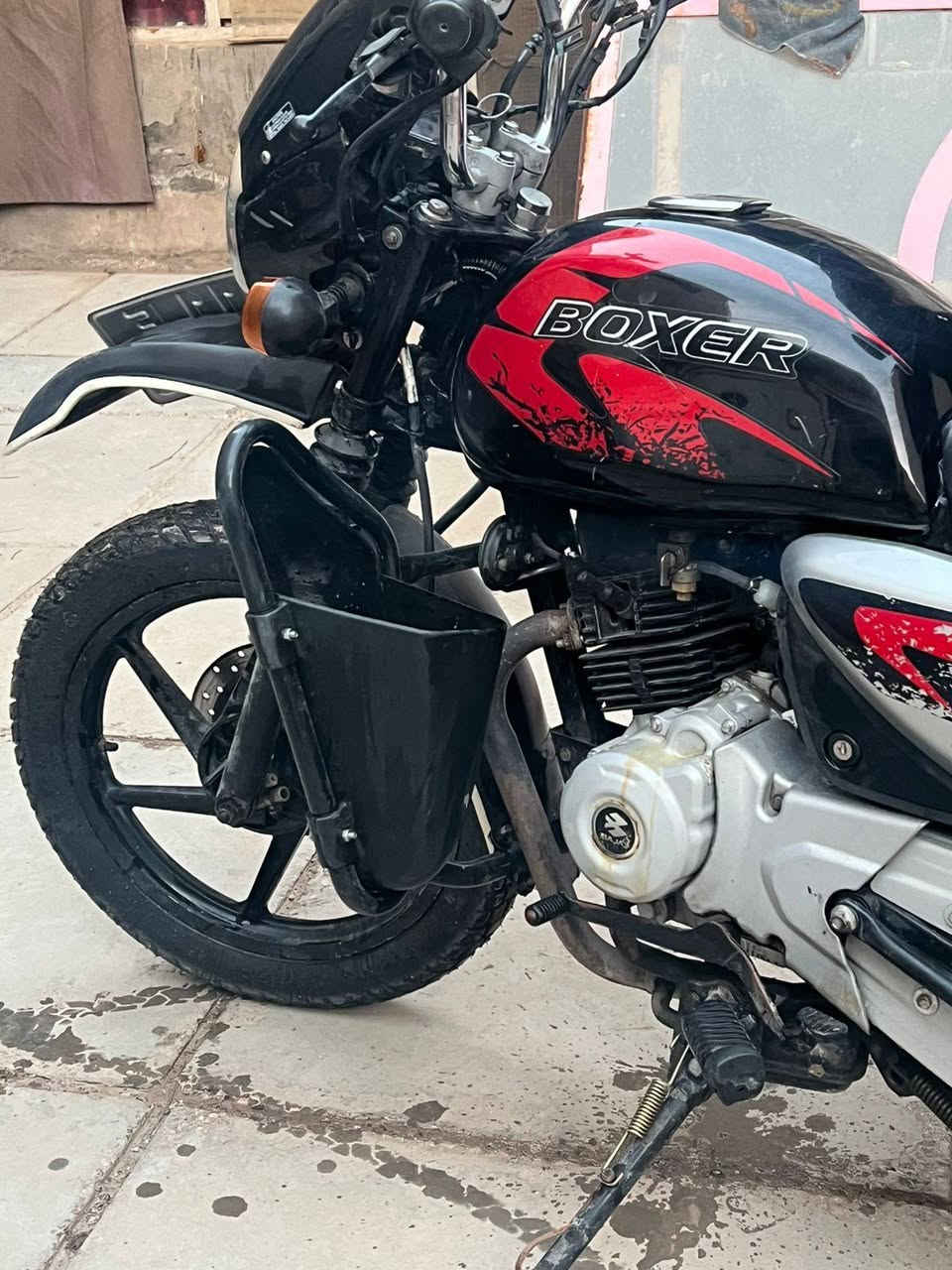 السلام عليكم  بوكسر موديل 22 محرك جديد هوه وتفرعاته 2023 مكفول دراجة بسمي شرط التحويل السعر 2200 وبيها مجال قليل
***********
