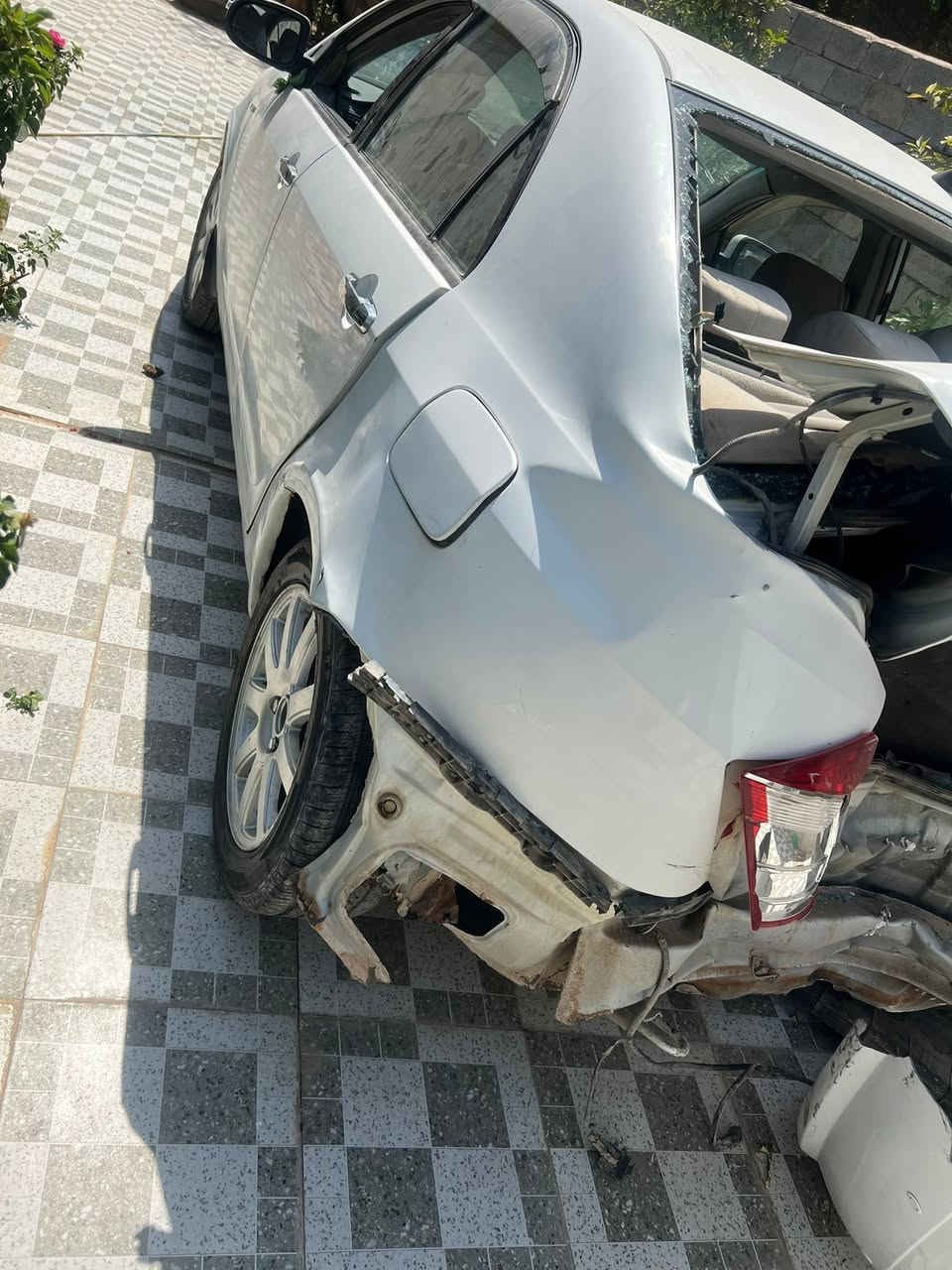 جيلي موبل ٢٠١٢ للبيع ع ضربتهه رقم بابل دولي بسمنه سابقن مكفوله وجاهزه من كل نواحي مكانهه الاسكندريه  تواصل ***********
— في ‏الحصوة‏.
