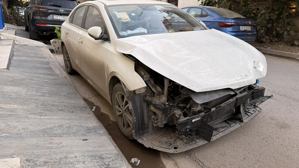 Kia k3 2022 44km
السلام عليكم 
كيا k3 
2022 ماشيه 45 الف 
السياره رقم اربيل
ابيعها على حادثها 
رايد بيها 100ورق قفلها 

 ارباكات موضحه بالصوره وبيها شاصي سحب موضح هم 
 ومجان بيها اي قطعه قبل هاذا الحادث من يومها واكفه صار الحادث بجم بنيد يتبدل وجاملغ السايق يتعدل بارد فقط كل غراض السياره الباقيه موجوده من لايتات تشتغل ايضا ومن دعاميه موجوده 

مكاني بغداد 
رقم للاستفسار ***********
