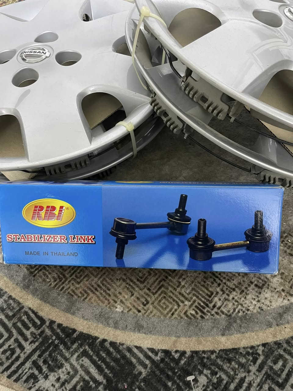 السلام عليكم
غراض نيسان سني 

للبيع 🛞
- هورن اصلي بلادي 
- كبات حجم 14 ( تخم ) 
- كبات حجم 15 ( تخم ) 
- شمعات جديده اصليه 
- مثلث 

النظافة 💯
- يوجد توصيل 🚚 
العنوان / السيديه / حي الاعلام 
***********
