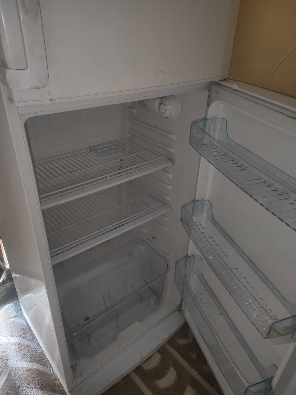للبيع ثلاجة LG 16.5 قدم مستعملة نظيفة
الموديل: BCD-468CZ - 468 لتر
الحالة: تبريد وثلج ممتاز، ماطور اصلي
السعر: 400 ألف وبيها مجال بسيط
المكان: [كربلاء]
للاستفسار: ***********
