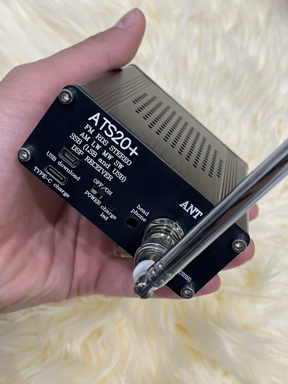 توفر من جديد راديو ATS 20 بلس 
 متعدد الموجات
شحن تايب C
للطلب و الاستفسار مراسلة الصفحة
متوفر توصيل


**إذا كنت صاحب هذا الإعلان وتريد حذفه لأي سبب، رجاءا أرسل رسالة إلى الدعم الفني**