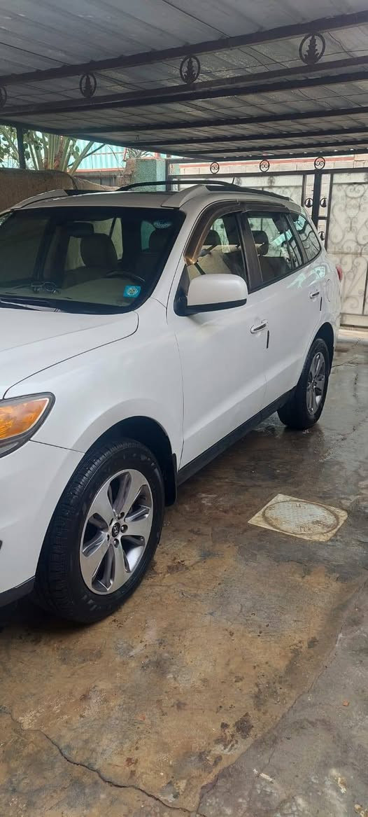 سلام عليكم للبيع سنتافي موديل12 V6 فور ويل محرك 3500 مكفول كلين تايتل بدون حادث فول مواصفات عدا البصمة ماشية 70 الف رقم انجليزي بغداد بسمي السعر 155 للأستفسار على الرقم *********** وتساب موجود مكاني بغداد مع تحياتي
