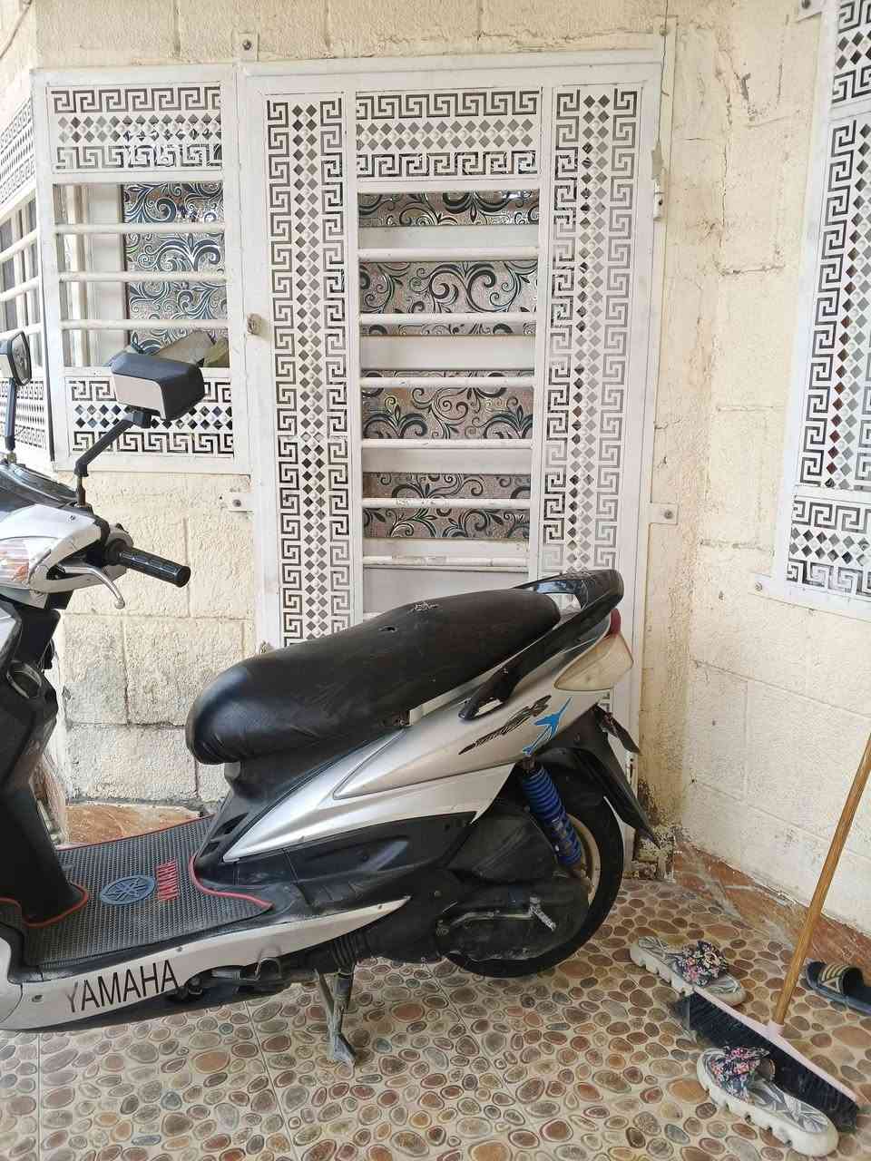 السلام عليكم سكنس فحل نوزل لون سلفر الدراجة مناقصها اي شي مكينة مجفتة تجفيت درجة  كهربائيات شغالة اشاير كلوبات شلعة معدل كلجات جدد للبيع او مراوس حسب القناعة السعر 550 وبيها مجال بسيط العنوان ديالى بعقوبة تقاطع السادة للاستفسار الاتصال على الرقم ***********
