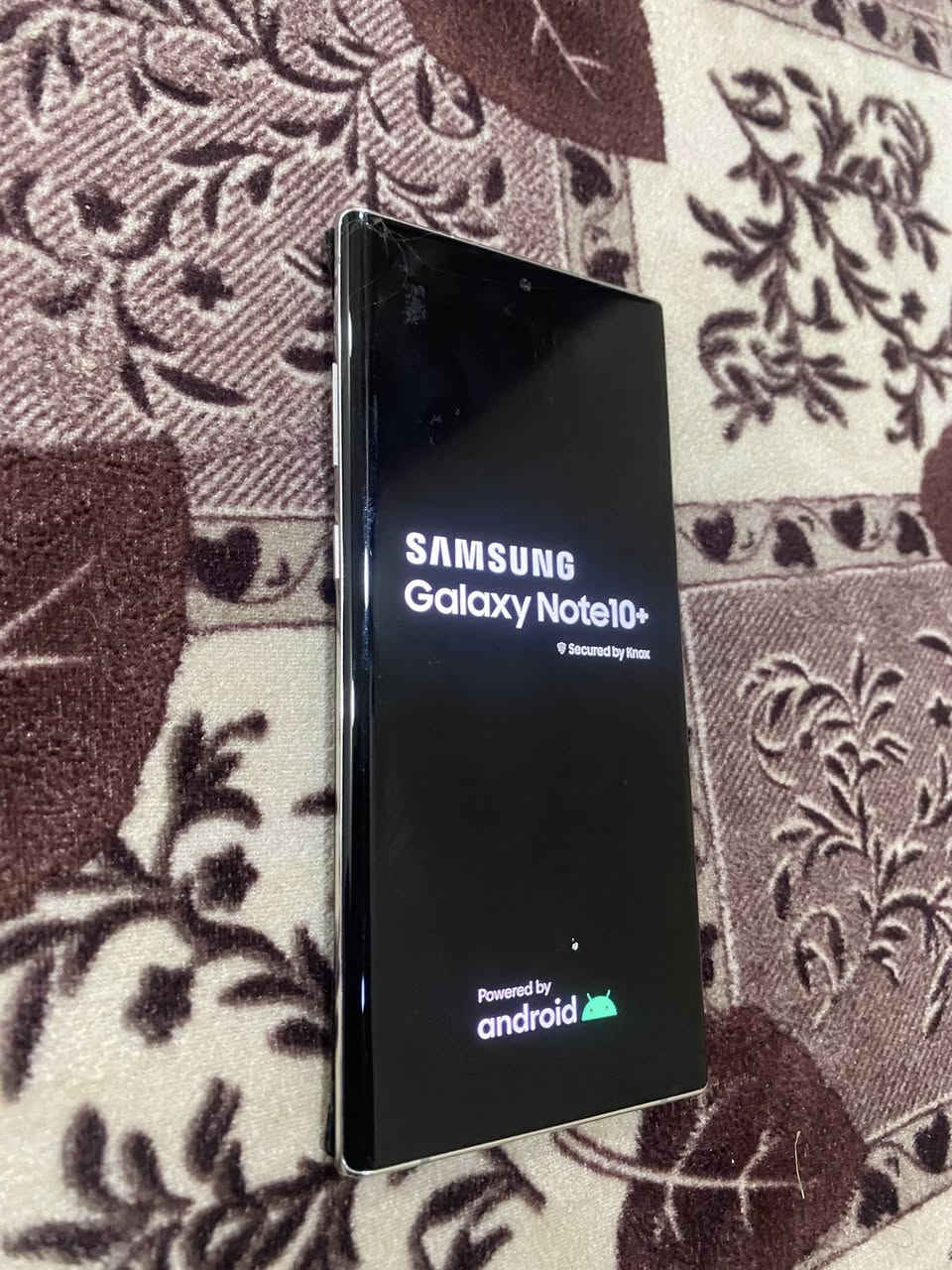 تفليش الأسعار.
نوت 10بلاص 
ذاكرته 256. 
جهاز كله شغال. 
فقط بي حبر اسود بشاشه ميبين بـ وضع الداكن. 
وكاميرات بس يحتاجن سوف.  
سعره 110الف فقط. 
م سامراء. 
شراي اتصل فقط ما اجاوب خاص. 
***********
