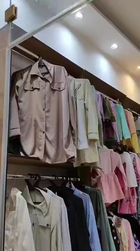 السلام عليكم محل ملابس نسائي اطفال في سوق الجنينه جاهز من كلشي ديكور اناره كله حديث ديكول خشب بي دي إف بضاعه تركيه وصينيه اطفال ونسائي
وجنط واحذيه وشالات محل كامل متكامل أجار فقط 300
الف داخل مول هستوريا في سوق الجنينه للاستفسار ***********
