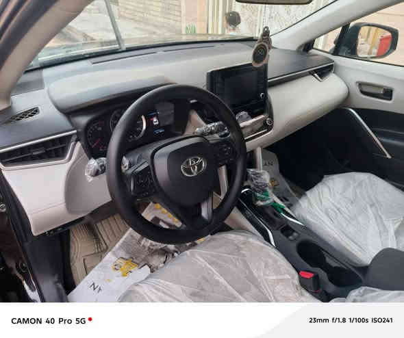 سياره كورلا كروس ياباني أصلي وارد أمريكي موديل 2022  بغداد مشروع وطني  ضربتهه فقط باب السائق  موجود صوره الحادث مكينه 2000. ماشيه 18 ألف فقط.. السعر 180وبيهه مجال. الرقم ***********  متوفر واتساب
