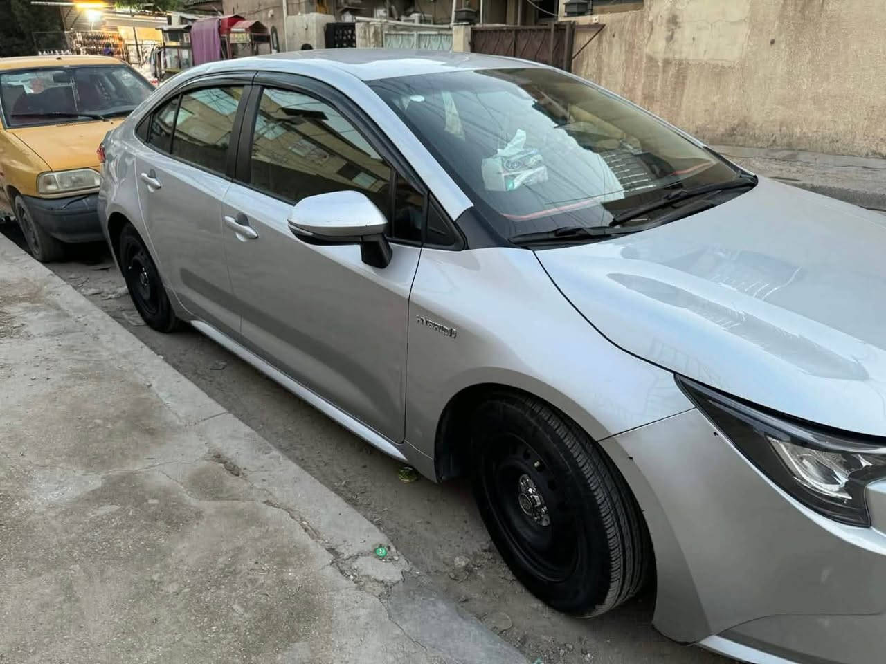 ٠🚗 للبيع: تويوتا كورولا هايبرد 2023
محور.      
الموديل: 2023
الوارد: ياباني أصلي
الممشى:85 ألف كم (قابل للزيادة)
المواصفات موصفات اي كورلا 
تبريد قوي
استخدام شخصي
السيارة نظيفة وما تحتاج شي
💰 السعر: 13100$ قابل للتفاوض
📍 المكان: بغداد سبع ابكار
📞 رقم الهاتف:***********
