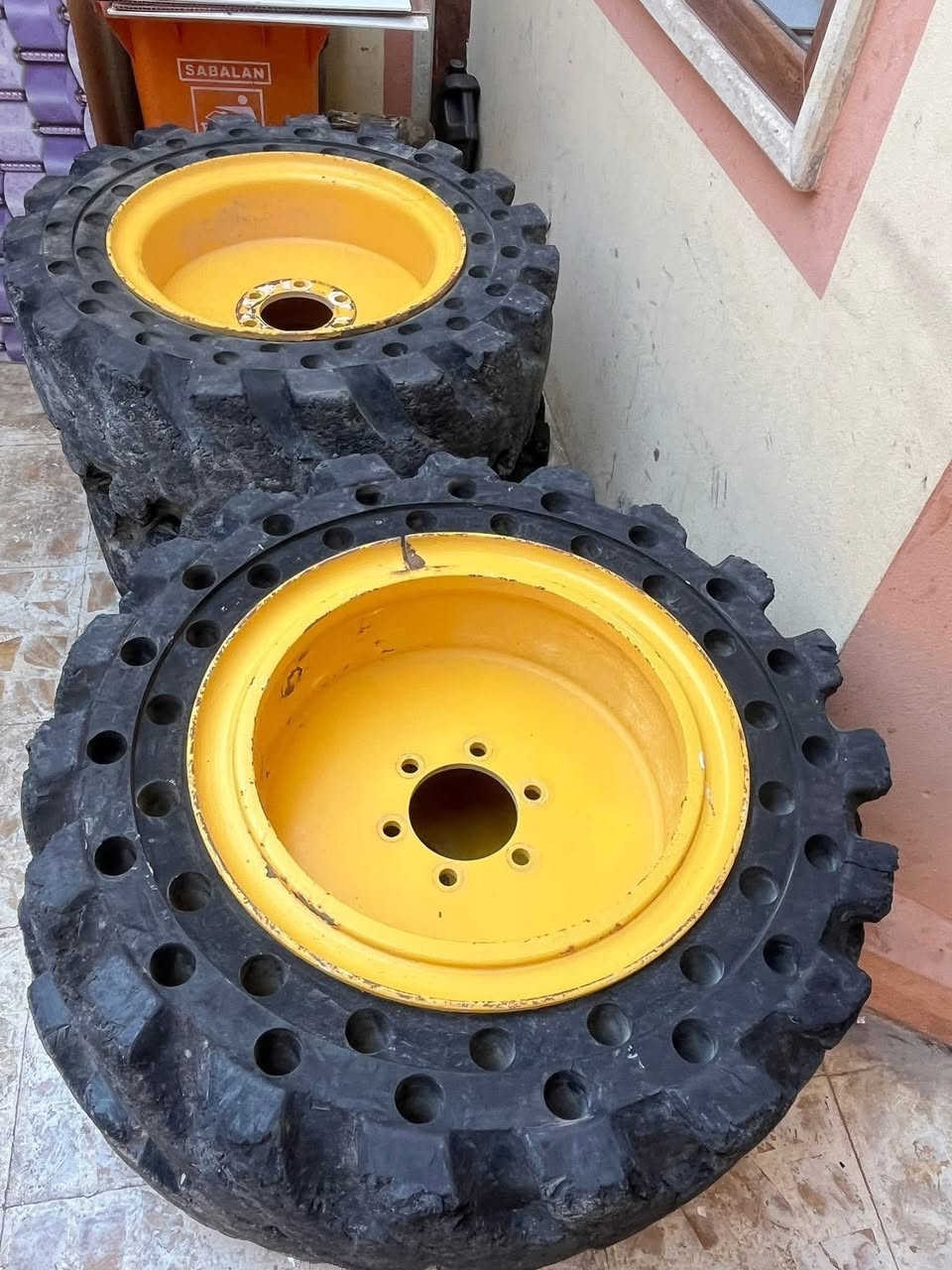 السلام وعليكم للبيع تايرات +وياله العدد 4 (ربل ربل اصلي شرط ياباني)
مالت كوماتسو حجم 20مال كوماتسو 50 انضاف جدد مكاني موصل الاستفسار اتصل *********** 📞***********
