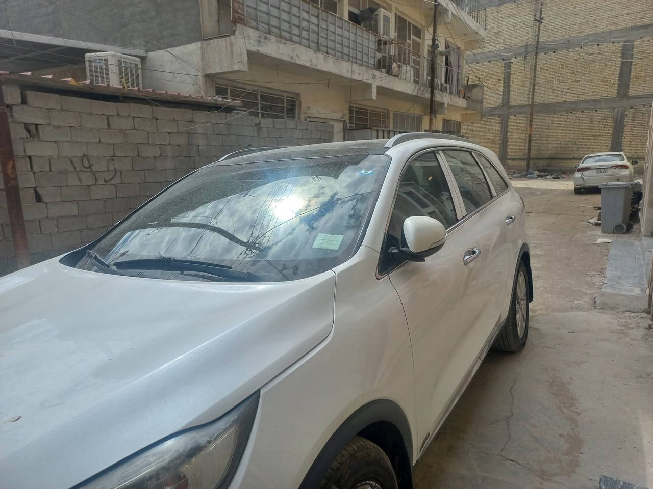 السلام عليكم 
عندي كيا سورنتو 16 
مكفولة كفالة عامة 
صبغ بارد تبديل
فول مواصفات كويتي
رقم بغداد انكليزي 
مكاني بغداد 
للاستفسار 
***********
بيه واتساب
