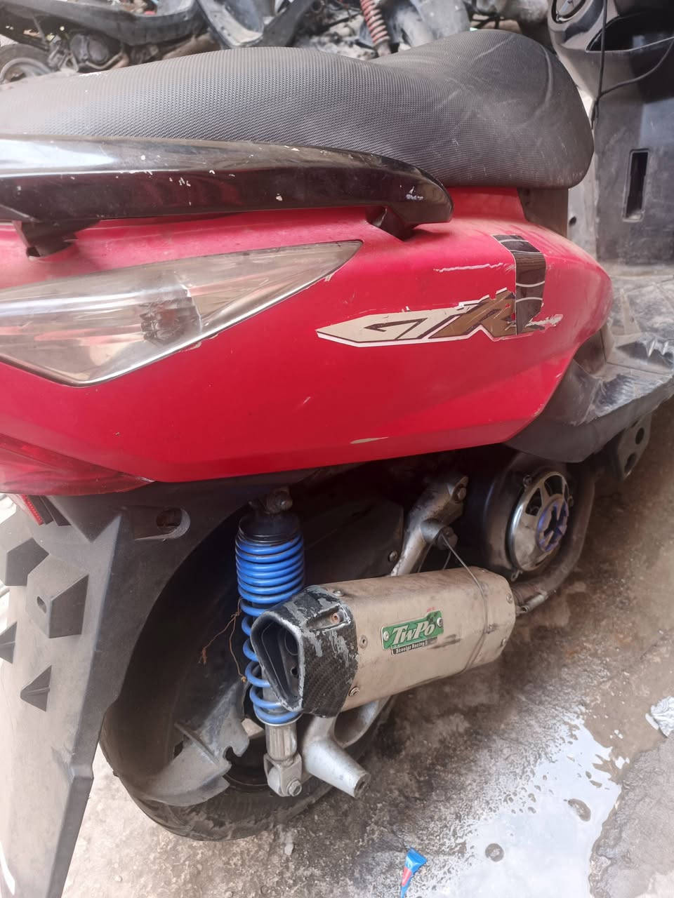 السلام عليكم دراجه ثعلب  نضيفة بيها ملاحضات بسيطه الدراجه شغاله بيها تأخير الصبح  ما عرف المن الدراجه شلعه معدل حلوه  بيها صالصنه رياضي حلوه من ماركه توبو  وموجوده صالصنه البلاديه هم الجوزه مالتها مايعه مسويها دكمه ولاشاير فقط واكفات بس يشتغلن الاشاير الرماش   انطيك بيها تراي وين مجان  مكاني بغداد سعرها 290 وبيها مجال لشراي ***********
