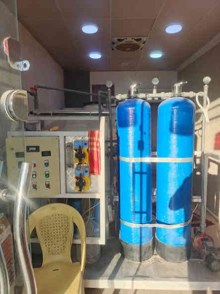 السلام عليكم اخوان محطه مياه RO للبيع السعه ١٠٠٠ لتر في الساعه رزنات جديده ممبرين جديد املاح ٩ ماطورات ايطالي ثنين مع سنك ستل ستيل مع البواري ومع التانكيات واحد ٣٠٠٠ لتر والثاني ٢٠٠٠ لتر ابيعلك محطه كامله تجي تفحص طعم المي يلا تدفع فلوس محطه جديده وجاهزه للعمل ***********
