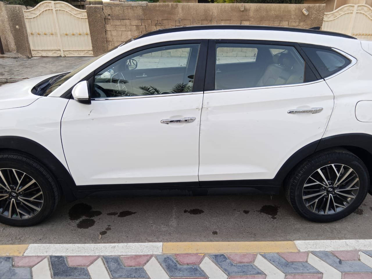 السلام عليكم للبيع توسان 2020 خليجي فول مواصفات محرك 2000 دوش تدفئه تبريد بيها جفية خفيفه على جهه اليمنى رقم اربيل بإسم شركة 
مكانها بغداد ***********
الاستفسار رقم
