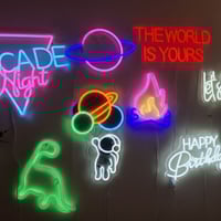 ✨ خلّي جدارك يحچي ✨ لافتات نيون مضيئة بتصاميم عصرية تخطف الأنظار 💡💖 من...