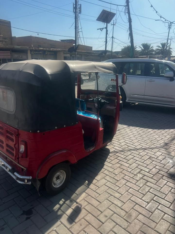 سلام عليكم تكتك ١٨ للبيع رقم نكليزي تحويل كبل
محرك عشرين تكتك تخبل 
بيها خياسات سويته بس صبغ 
***********

