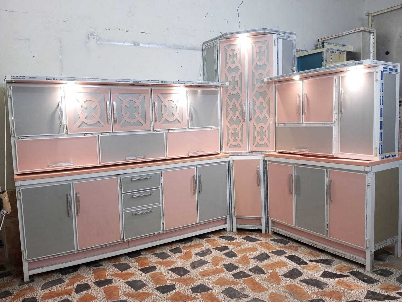 يا رزاق للبيع السعر 850 أخو الجديد تسكام الثقيل خمس أمتار ارضي أو خمس أمتار معلق كله  مرمر الشراي يراسني خاص ادزله الفيديو والعنوان ***********
