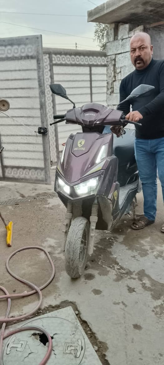 السلام عليكم دراجة لبيع  شحن  سكنس  موديل 2025   ملف 2700 نحاس 5 بطارية اكبار تمشيك الشحنة الوحدة  70 الى 80 السرعه 90 حقيق بها صندوك 2 كارت 2بصما2 اسويج  الدراجه كامل كلش نضيفه نقصها بس غسله مكان بغداد الزعفرانيه للاستفسار اكثر الهاتف  *********** غير متواج على الفيس
