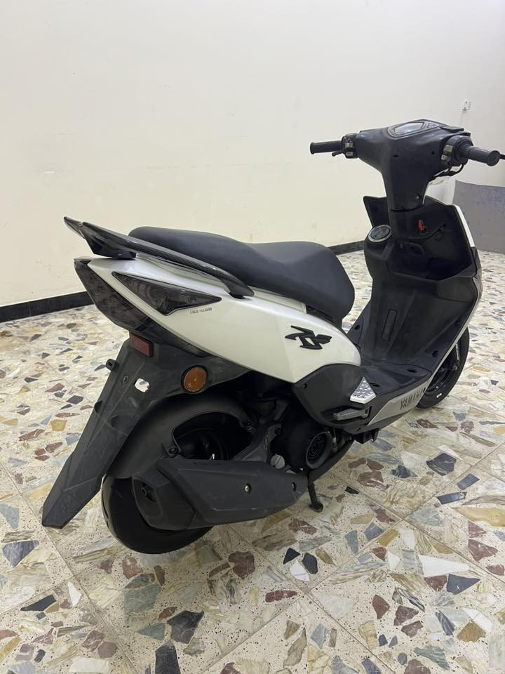 سلام عليكم ماكس مضلع حديث موديل 2011 نوزل دراجة مال رمبه بلادية وما مفتوح بيه برغي ومختمة مكفولة وجديدة كلش فلس واحد مذب عليه ماشية 4 الف زوج تايرات جلاتين دشبول لونين اي نقص مابيه جيب فيتر وتعال بدربك السعر 
مليون و 100 الف عنوان بغداد الشعب الشراي يتصل ع رقم 
***********
