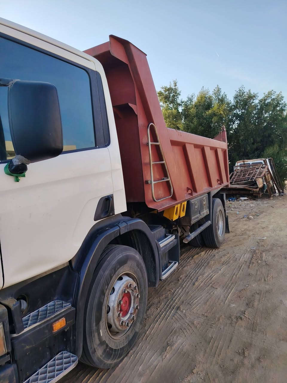 سياره سكانيه موديل 2004 سياره مكفوله كفاله عامه سنويه لل 29   () ***********
