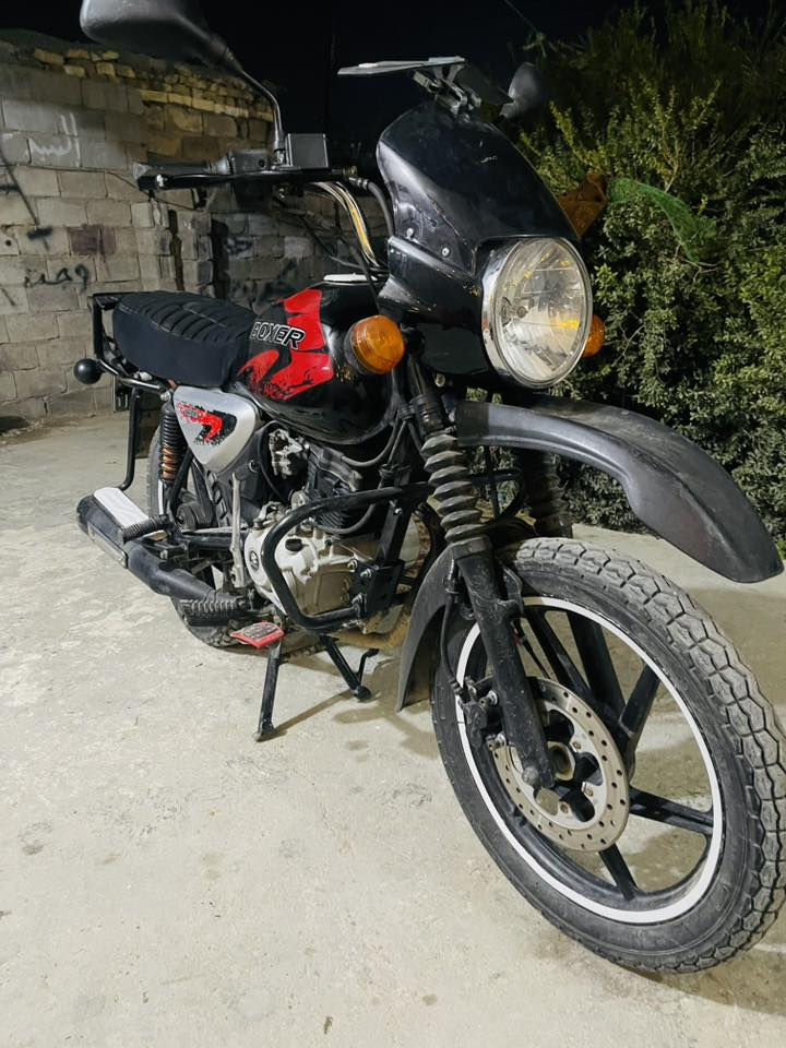 السلام عليكم عندي بوكسر موديل ٢٠٢٢ دراجة كلش نضيفة مكينة مبدل بس كلاجات  رقم نكليزي بسمي تحويل ثاني يوم السعر  مليونين ٢
و٣٠٠ الف 
رقمي ***********
