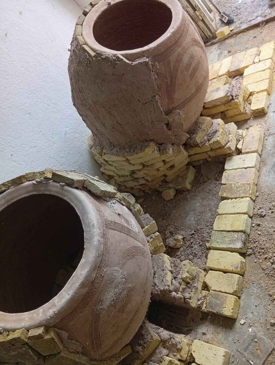 معمل حيدر الكواز
لسنا الوحيدين لاكننا متميزون في عملنا
مستعدون لبناء وفخار التنانير وتجهيز كافة المخابز والافران بالتنانيير الطين و كافه مستلزمتها(جمله _مفرد)
(عجانات ،هزازات، طابوق الناري،،ماشات،غطيات

توجد خدمة توصيل لكافة المحافظات
***********
