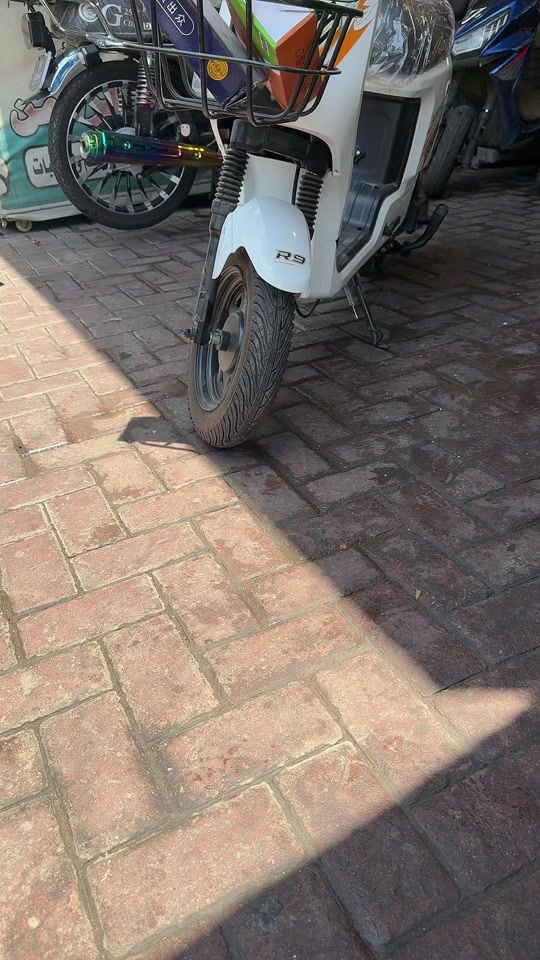 🚨🔥 انتباه يا عشاق الدراجات الكهربائية! 🔥🚨 بفضل الله وصلت من جديد إلى معرض أبو يوسف للدراجات الكهربائية… الدراجة التي الكل يسأل عنها! 😍 💥 ريان R9 الأصلية من شركة الريان 💥 ⚡ سرعة تصل إلى 89 كم/ساعة ✅ ويل 10 🔊 بلوتوث 🛡️ ضمان 6 أشهر 💳 متوفرة نقدًا وبالتقسيط 🔥 والسعر مفاجأة… فقط 650 ألف دينار! 🔥 إذا تريد القوة، الشكل، والأداء… R9 هي اختيارك. 📍 العنوان: بغداد – شارع 20 – قرب جامع اليشمية. 📞 للاستفسار: *********** معرض أبو يوسف للدراجات الكهربائية… ثقة الزبائن، أفضل الأسعار، وأحدث الموديلات دائمًا بانتظاركم. لا تتأخر… الكمية محدودة
