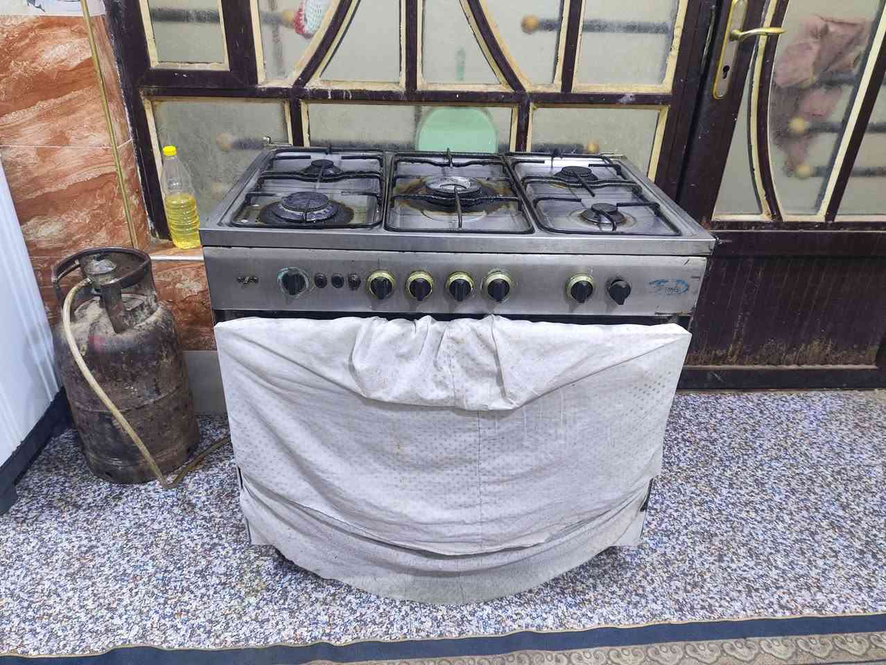 اغراض للبيع سبلت عمودي حافظ مستخدم العام طنين وثلث سعره 759 وسبلت ميديا عمودي بس بورياته تعبانه طنين وثلث سعره 709 مجمده جديدة بعدنا اسقاطها ممسدديها 16 قدم سعرها 300 ثلاجه سعرها 100 براد سعره 50 غساله سعرها 30 واكو اغراض بعد عدي للبيع للاستفسار ***********
