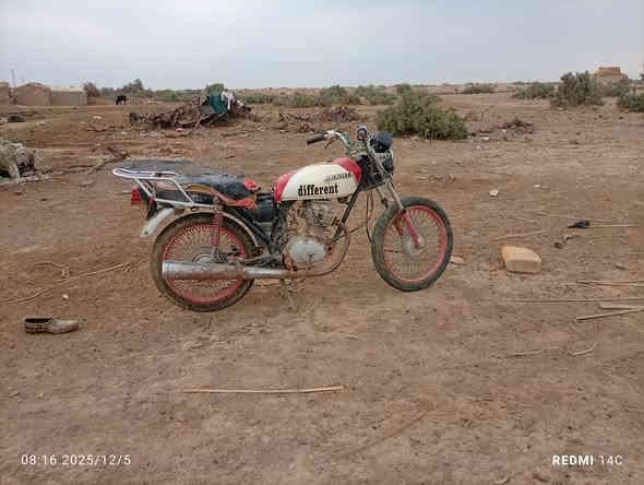 سلام عليكم  دراجه  للبيع موديل 19 اوراق اصوليه محرك مفتوح مره واحده دراجه نضيفه  ***********
