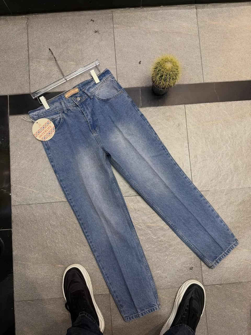 جينز ايطالي 🔥🔥🔥

ماركة انتر لايف كصه عدله  قطعة فوووووول 😎✅

خامه كلش مريحه و القالب مالته فت على الجسم ما يحتاج خياط 
موجود قياسات كاملة 

شرفونا للمحل 🫡 موجودين من ٨ الصبح لل٨بليل

📌📌 العنوان ديوانية شارع الدغارة قرب حلويات المصطفى ازياء مودرن للملابس الرجالية ***********
