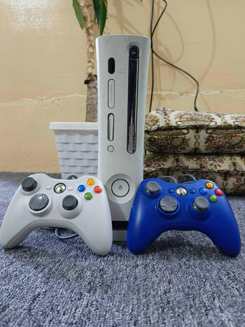 xbox 360 للبيع
3 يدات معا
غلاف شوية تعبان 
شغال كامل انطيك بي ضمان
بـ 95 الف


**إذا كنت صاحب هذا الإعلان وتريد حذفه لأي سبب، رجاءا أرسل رسالة إلى الدعم الفني**