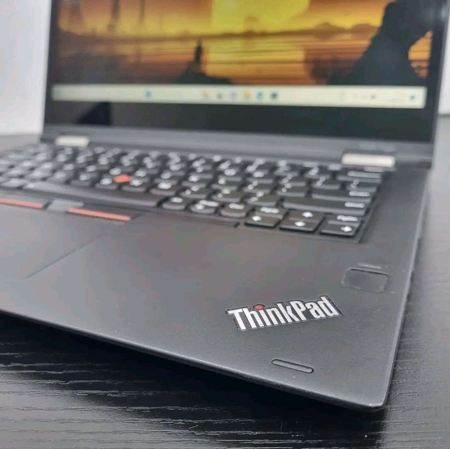 لابتوب Lenovo yoga x390 لمس قلاب 
المعالج core i5 الجيل الثامن
رام 8 كيكا DDR4
الهارد 256 كيكا SSD
كرت الشاشه Intel Uhd 630 حجم 4 كيكا
الشاشه حجم 13.5 انج ضد التوهج دقة fhd 1920x1080 نوع ips لمس قلاب 360 درجة مع القلم الاصلي للجهاز 
باتري ليثيوم 6 خلايا  شحن سريع 65 واط والباطرية ممتازة وشاحن تايب سي 
كامره دقة hd تحتوي قفل فتح وغلق الكامرة 
بصمة اصبع نضام حماية 
 منفذ تايب سي و رام  وhdmi وباقي المنافذ   الحاسبه كلش نضيفه وحلوه
السعر 350 الف النجف, العراق


**إذا كنت صاحب هذا الإعلان وتريد حذفه لأي سبب، رجاءا أرسل رسالة إلى الدعم الفني**