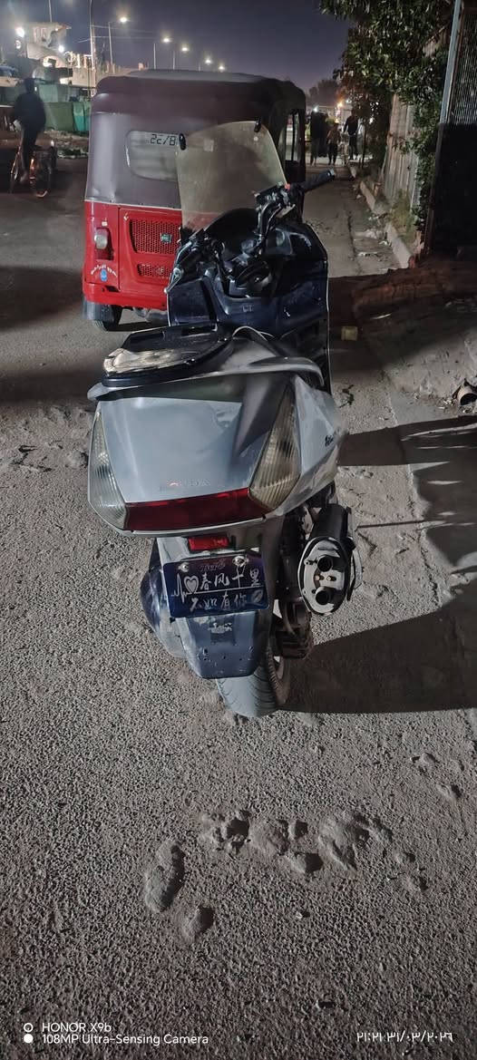 سلام عليكم دراجه سلفر ٦٠٠ برغي ما مفتوح مكينه مكفوله بيه بس كلج السعر /مليون/300 بيه محال مكاني بغداد مدينت الصدر /***********
