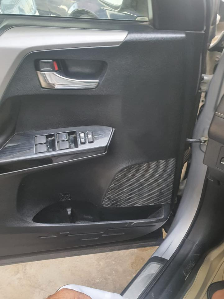 راف فور موديل 2018 اميركي
XLE
كامل مواصفات 
بيها باب تبديل بدون دواخل
ماشي 92 ميل
***********
