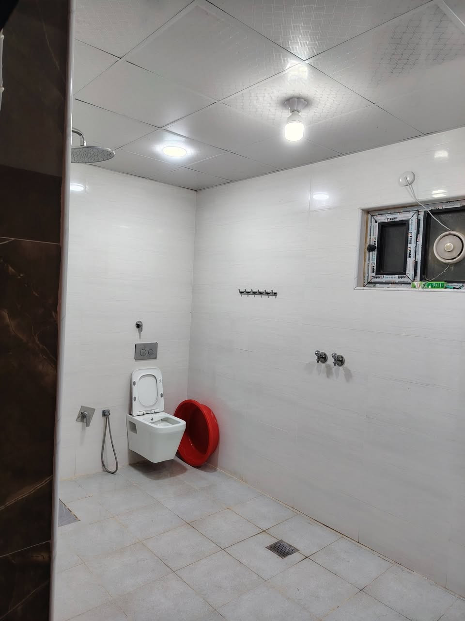 دار للبيع مساحه ٢٤٠ متر 
معه قطعه ٢٤٠ متر يعني مجموع كلي ٤٨٠ متر
عنوان كوت جديدة ***********  ٢٢٠ وبيها مجال
