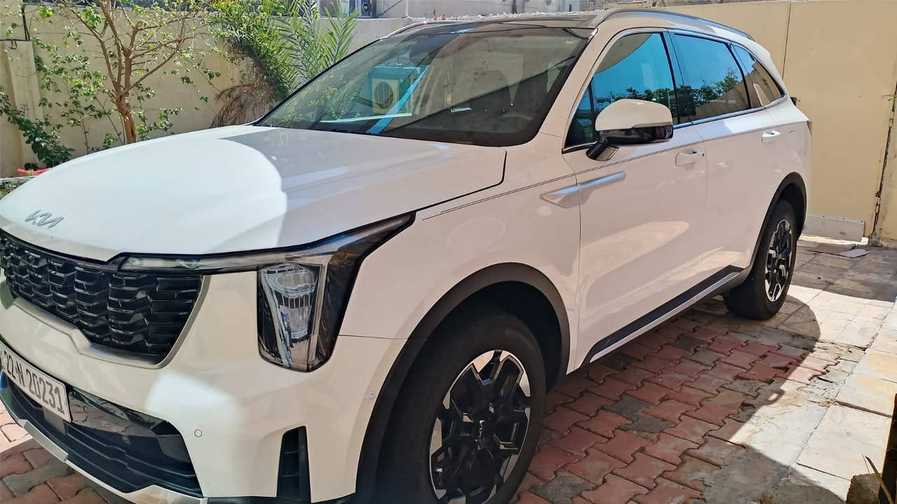 سورنتو وأرد امريكي موديل ٢٥ سياره كلش جديده مواصفات حلوه بانوراما داخل جلد تدفئه بل كشن وبيها اهواي مواصفات حادثها جاملغ وبنيد  بدون دواخل السياره 7 راكب مكينه ٤ سلندر ماشيه ١٩ عارضها ٢٧٠مكاني اعظميه او شارع حيفا ***********
