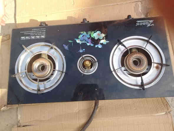 السلام عليكم طباخ بعده بالكارتون جديد حيل نضيف بس مره وحده مستخدم  طباخ شغال اي عيب مابي السعر 35 مكاني كركوك الرقم الهاتف ***********
