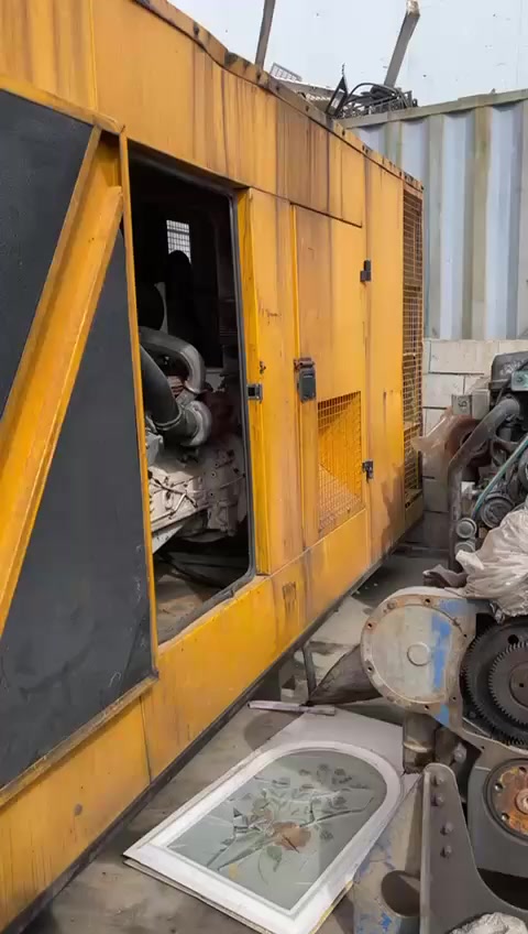 السلام عليكم فالفو 74 كاتم نضيفه كلش
300كي 
السعر 85
***********
