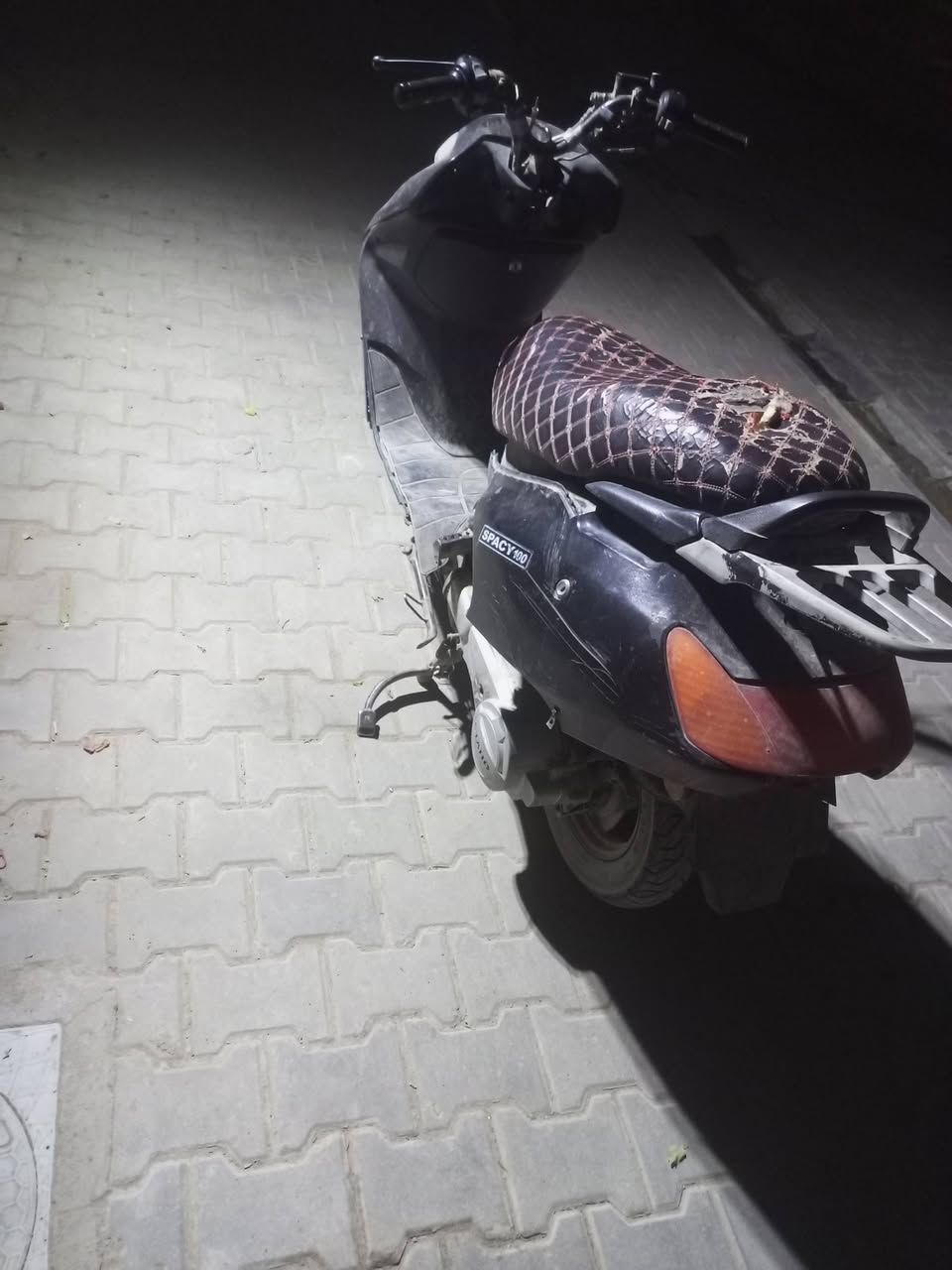 السلام عليكم سبيسي صيني الدراجه خير من الله كله شغاله كهربائية عالي ناصي  أشره يسره يمنه كله شغاله الدراجه مفتوحه سعر 250 وبيه مجال مكان كوت زوريجات متواجد على الفيس


**إذا كنت صاحب هذا الإعلان وتريد حذفه لأي سبب، رجاءا أرسل رسالة إلى الدعم الفني**