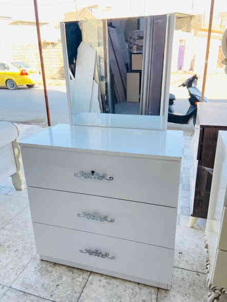 غرفه نوم خمس قطع اي عيب مابي سعرها ٣٧٥ الف ويا شد ونقل جاهز متوفر عدنا انواع غرف *********** واتساب مكاني حي البكر
