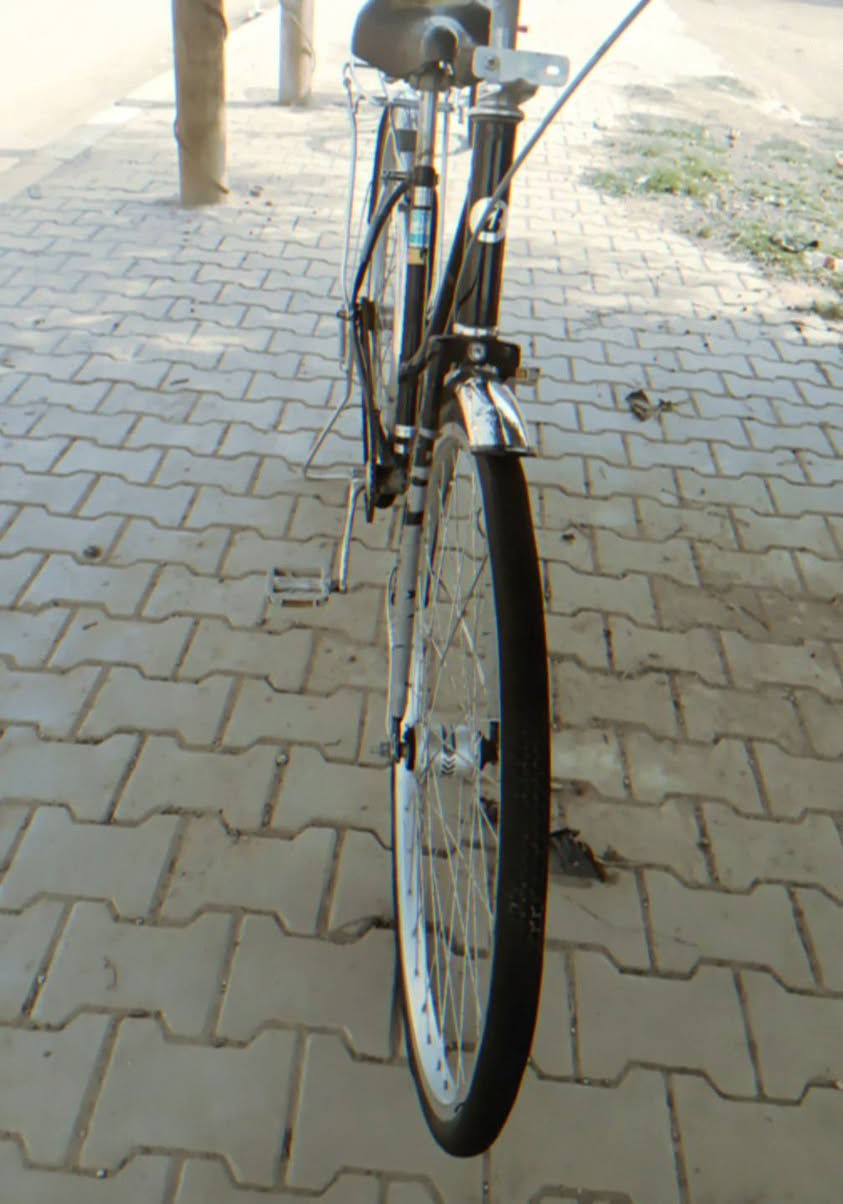 سلام عليكم بايسكل ياباني حجم 27 البايسكل نضيف العنوان محاويل حي الشهداء السعر 60 الرقم ***********
