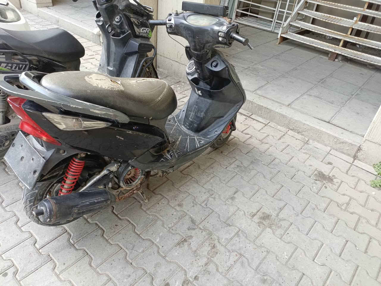 السلام عليكم ماكس ثعلب نظيفه شوفت عينك كفرات رمبه مختم كابريتر رمبه كهربائيات كلهه شغاله سلف هندر معدل شلعه قويه وياهه بلتوث دمام گيج البانزين يشتغل جاهزه بس باتري تعبان يرادلهه باتري سعرهه 400وبيهه مجال مكاني شارع حيفا ***********
