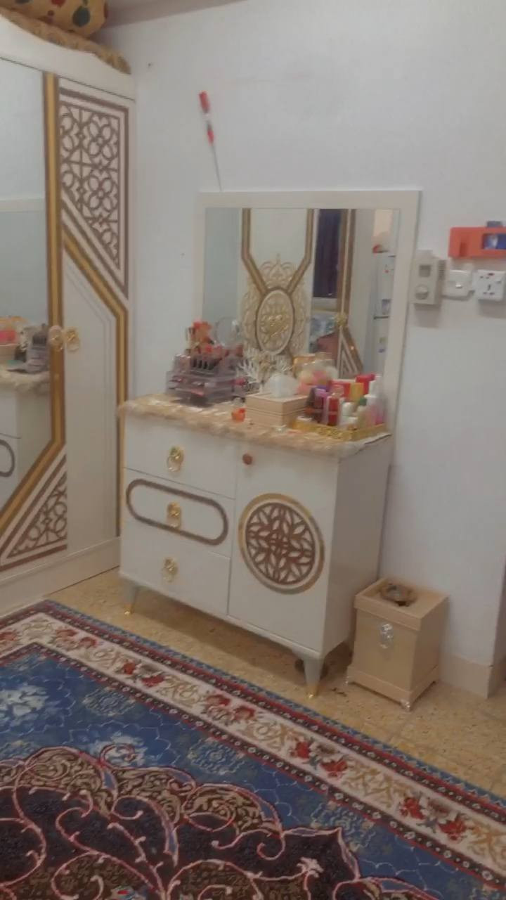 سلام عليكم 
غرفه 5 قطع جديده جيسها بيهة الله شاهد 
سعره 625 
كنتور بابين مع كومدي ب 200
الله شاهد جديدات ونظيفات


**إذا كنت صاحب هذا الإعلان وتريد حذفه لأي سبب، رجاءا أرسل رسالة إلى الدعم الفني**
