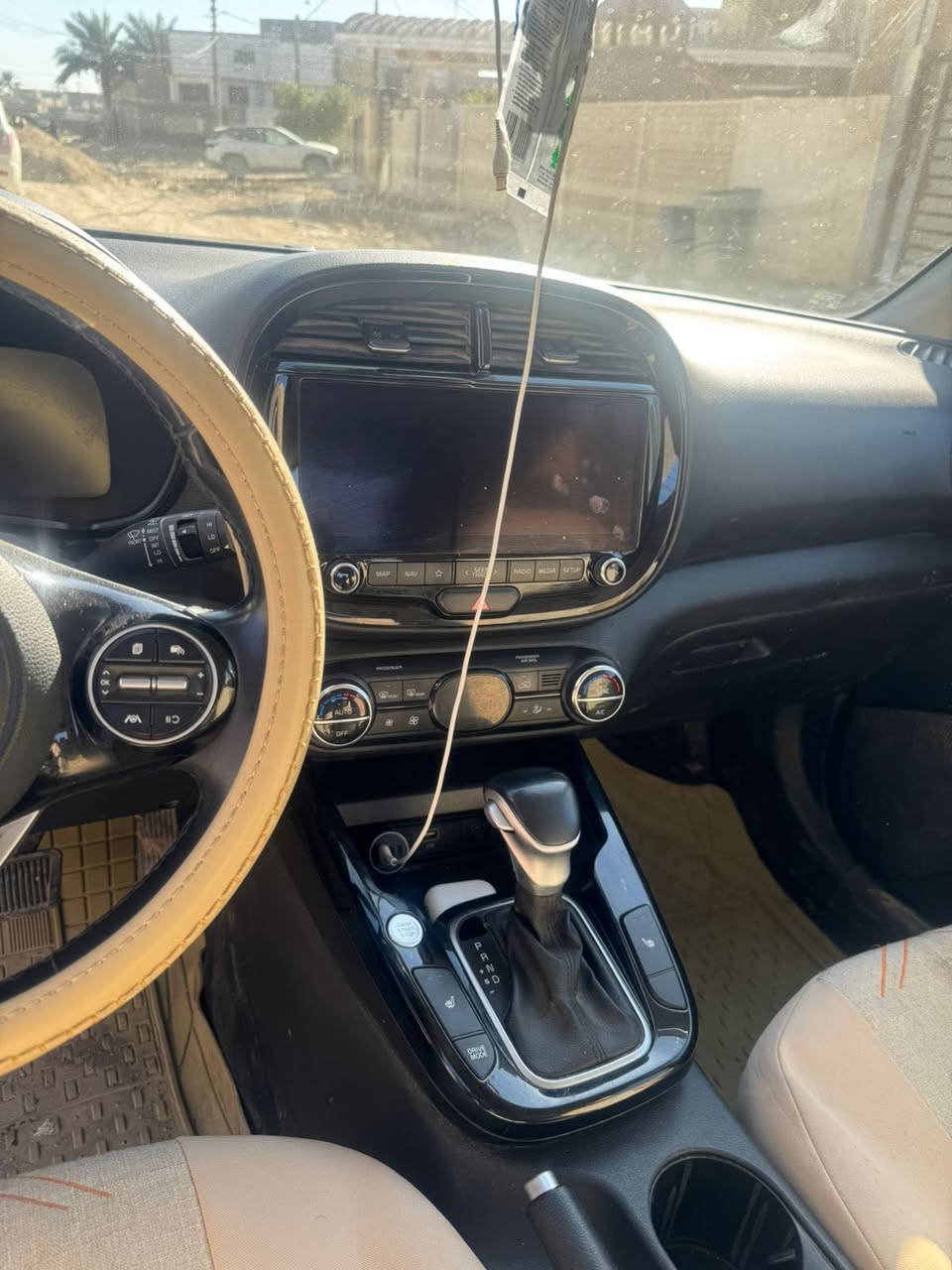 السلام عليكم كيا صول موديل ٢٣ فول مواصفات جاهزه ع اخر حبايه رقم بابل انكليزي بسمنه الحادث مرفق كدامكم ماشيه ٢٣ الف ميل نضيفه حيل السعر ١٧٠ ورقه وبيها محال شي قليل *********** مكانها بابل
